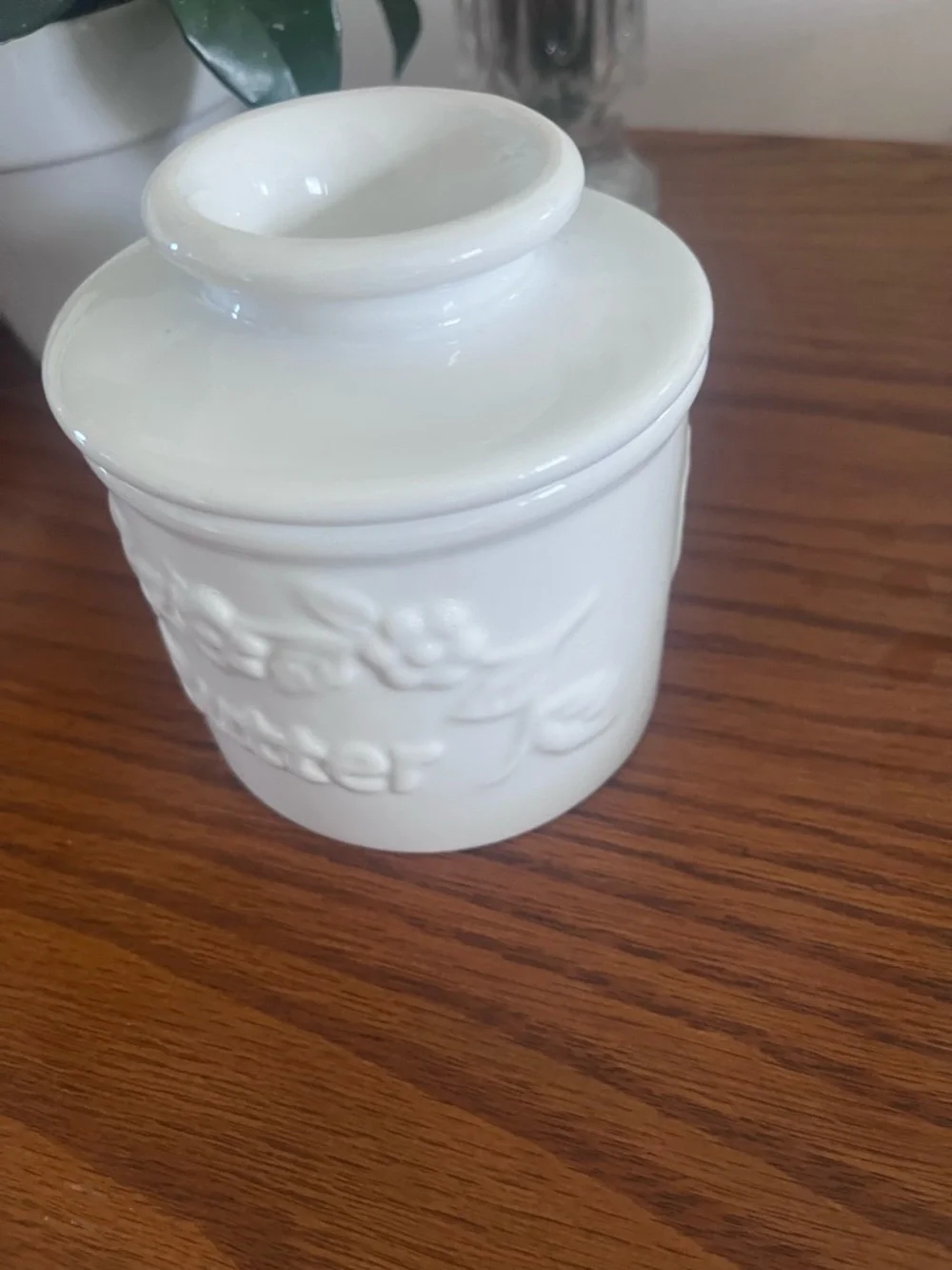 Fresh & creamy White Ceramic Embossed butter bell.
